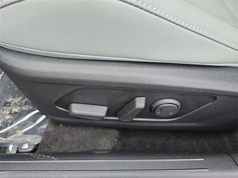 New 2025 Hyundai Elantra Limited image 12