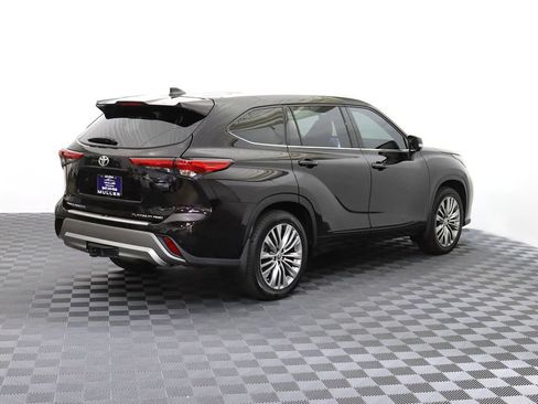 Used 2022 Toyota Highlander Platinum AWD/4WD image 9