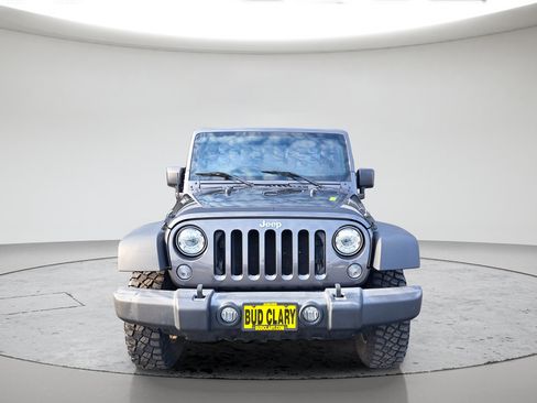 Used 2017 Jeep Wrangler Unlimited Rubicon w/ Connectivity Group AWD/4WD image 8