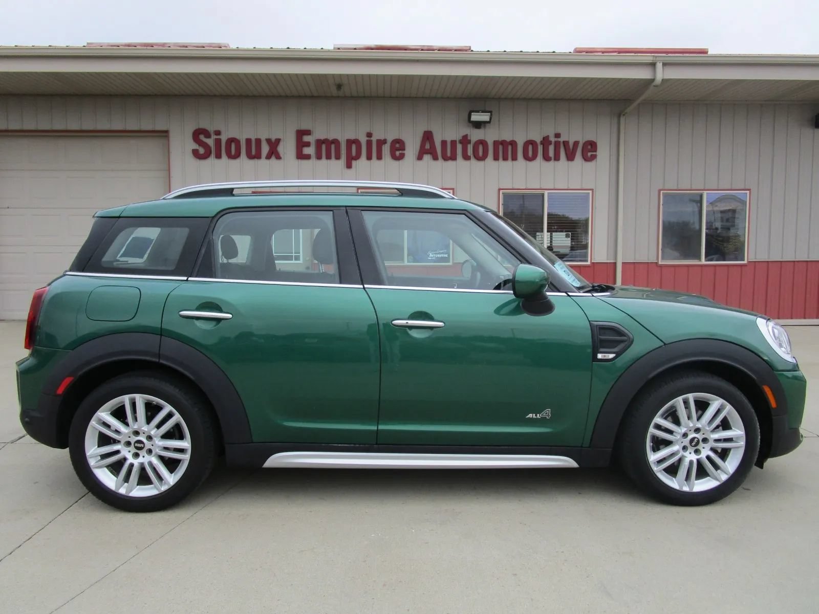 Used 2022 MINI Cooper Countryman ALL4 AWD/4WD image 2