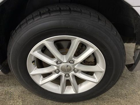Used 2014 Dodge Grand Caravan SXT w/ Rear Park Assist Package FWD image 9