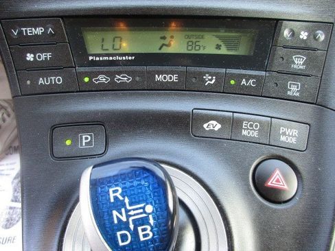Used 2010 Toyota Prius Five w/ Advanced Technology Pkg FWD image 25