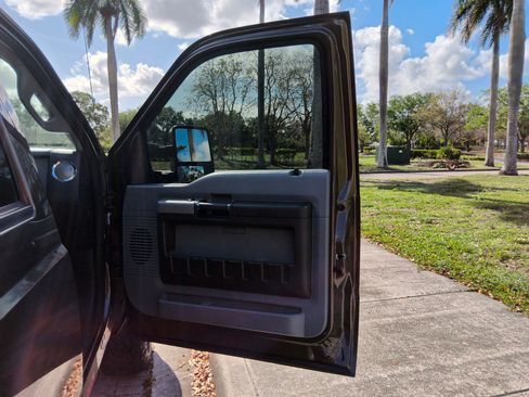 Used 2015 Ford F250 XLT w/ XLT Premium Package image 35