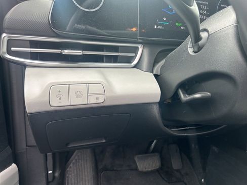 Used 2025 Hyundai Elantra Limited FWD image 16
