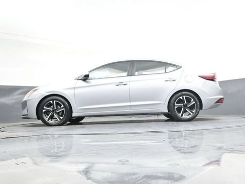 Used 2020 Hyundai Elantra SE FWD image 35