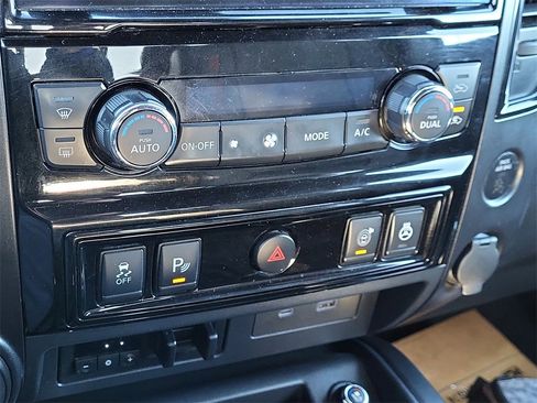 Used 2021 Nissan Titan PRO-4X w/ Pro-4x Convenience Package image 26
