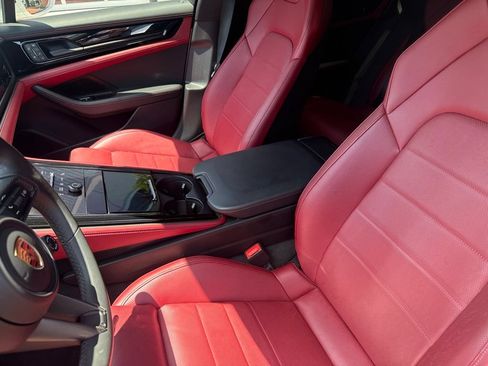 Used 2025 Porsche Panamera RWD image 13