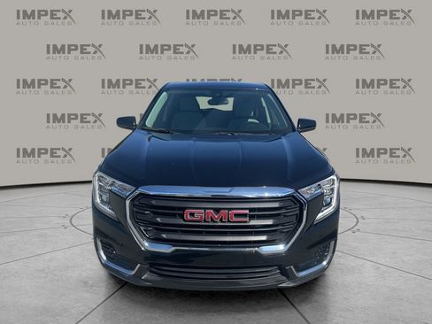 Used 2024 GMC Terrain SLE image 8
