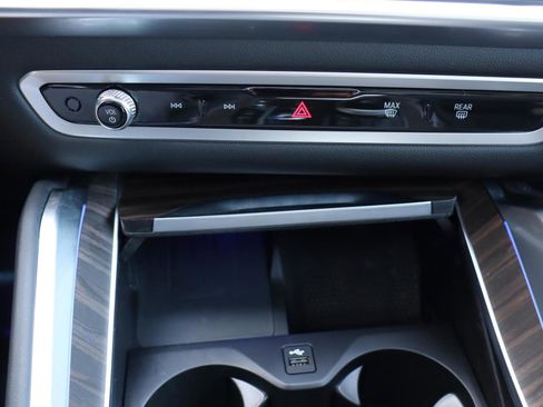 Used 2024 BMW X6 xDrive40i w/ Executive Package image 11