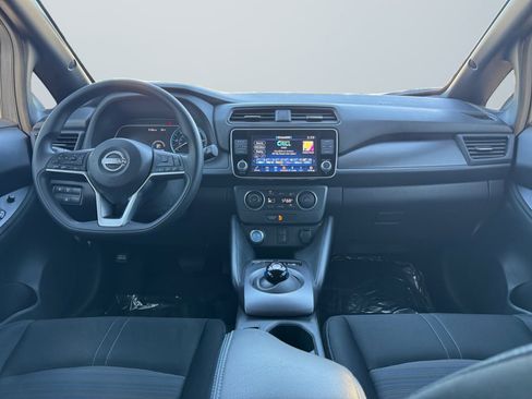 Used 2025 Nissan Leaf S image 10