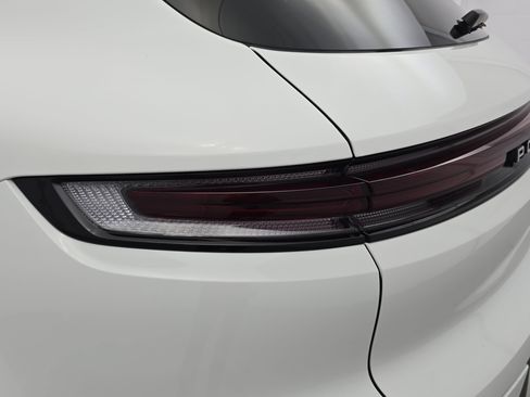 Used 2025 Porsche Cayenne AWD/4WD image 34