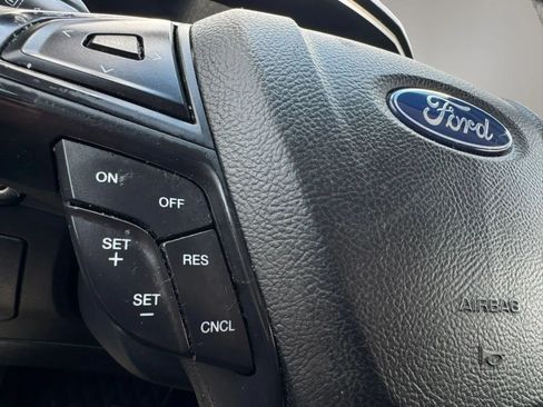 Used 2019 Ford Edge SE FWD image 20
