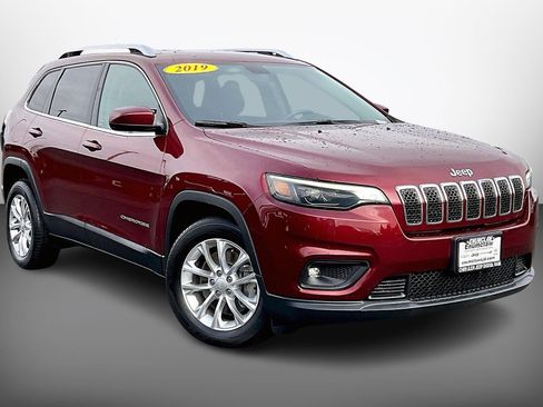 Certified 2019 Jeep Cherokee Latitude w/ Popular Appearance Group image 1