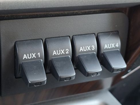 Used 2015 Ford F250 Lariat w/ Lariat Interior Package image 25