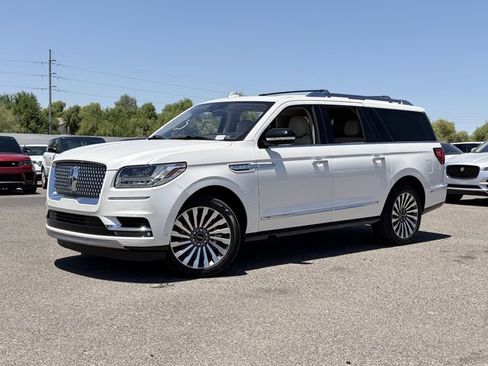 Used 2018 Lincoln Navigator L Reserve w/ Technology Package AWD/4WD image 2