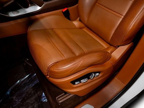 Used 2021 Porsche Cayenne Turbo image 28