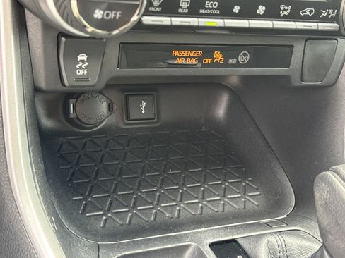 Used 2022 Toyota RAV4 LE image 33