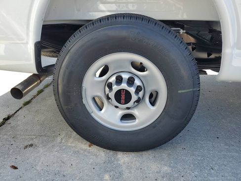 New 2026 GMC Savana 2500 Extended RWD image 6