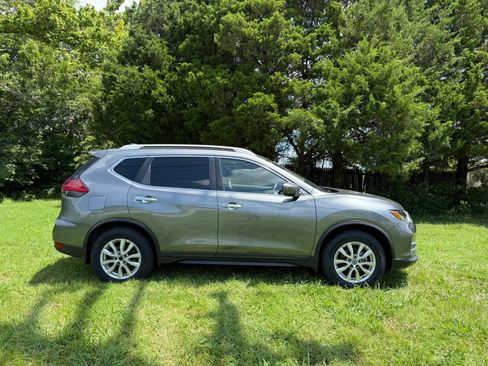 Used 2020 Nissan Rogue SV FWD image 6