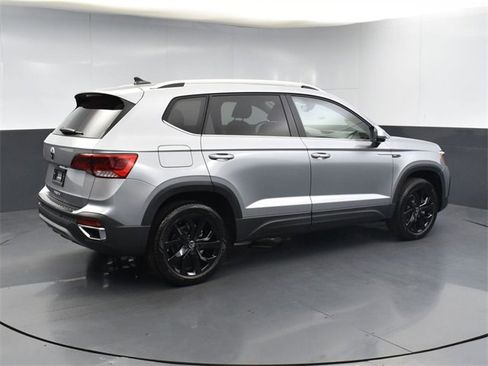 New 2024 Volkswagen Taos SE image 15