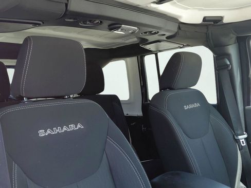 Used 2016 Jeep Wrangler Unlimited Sahara w/ Connectivity Group AWD/4WD image 11