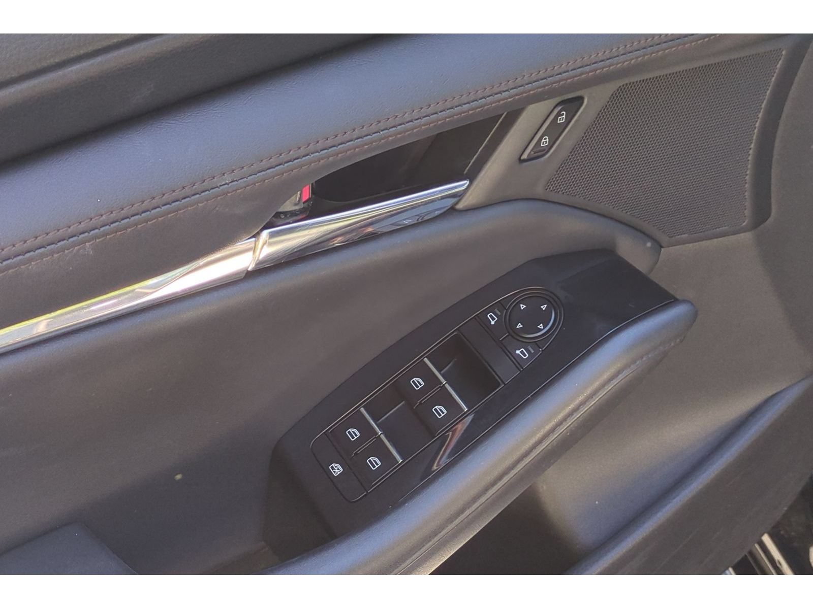 Used 2024 MAZDA MAZDA3 s FWD image 25