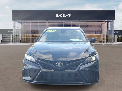 Used 2024 Toyota Camry SE FWD image 2