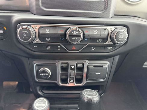 Used 2018 Jeep Wrangler Unlimited Sahara w/ Dual Top Group image 27