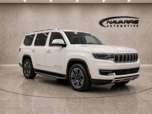 Used 2022 Jeep Wagoneer Series III w/ Rear Seat Video Group 1 RWD image 9