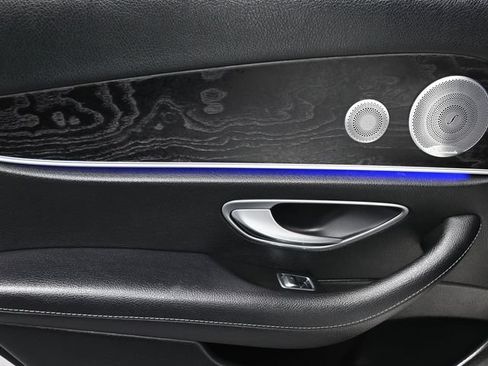 Used 2019 Mercedes-Benz E 300 4MATIC image 8