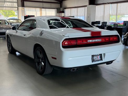 Used 2012 Dodge Challenger SXT RWD image 4