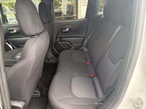 Used 2023 Jeep Renegade Latitude AWD/4WD image 19