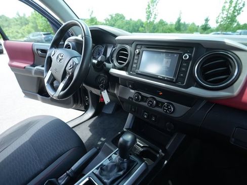 Used 2019 Toyota Tacoma SR5 RWD image 29