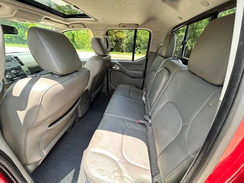 Used 2019 Nissan Frontier SL RWD image 12