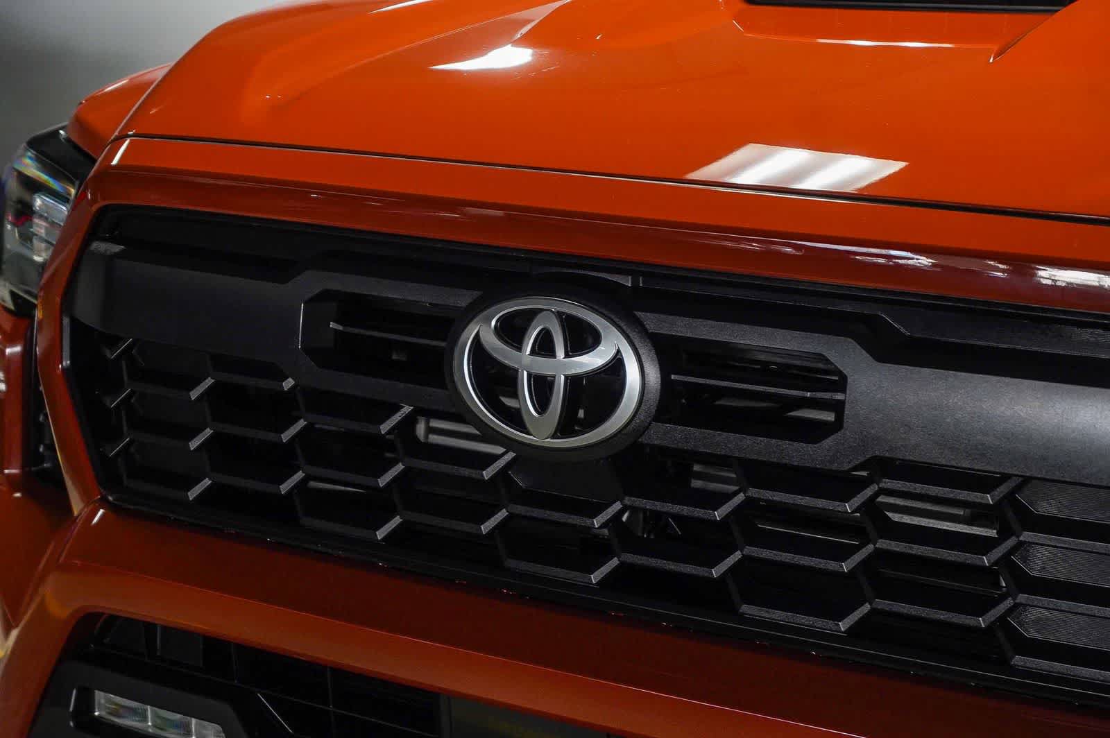 Certified 2025 Toyota Tacoma TRD Sport AWD/4WD image 8