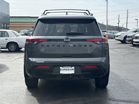 Used 2023 Nissan Pathfinder SV w/ SV Premium Package image 4