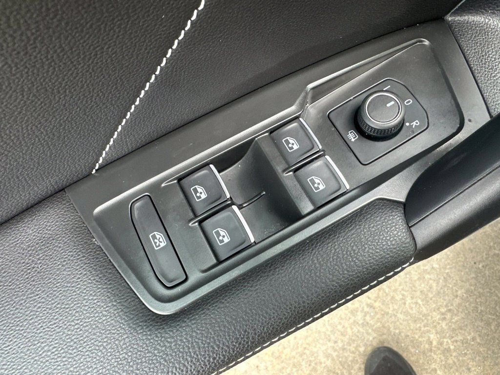 Used 2024 Volkswagen Tiguan SE R-Line AWD/4WD image 15