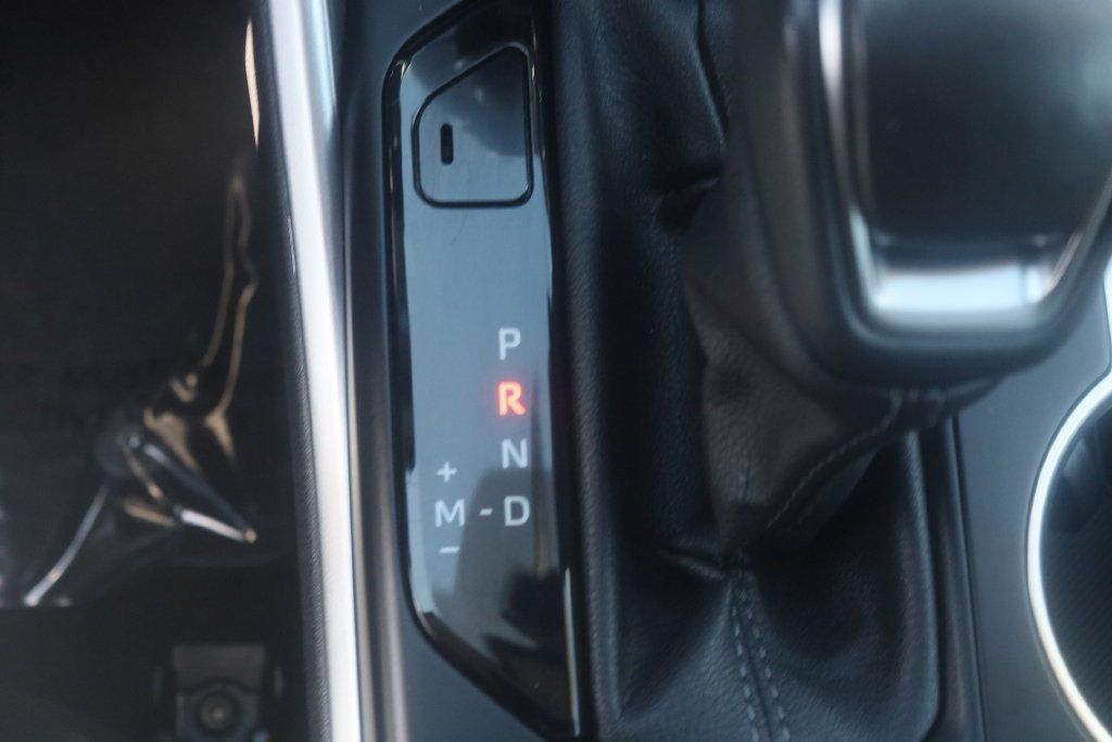 Used 2023 Toyota Highlander XLE AWD/4WD image 13
