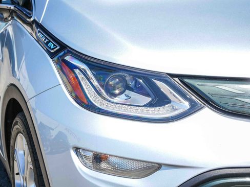 Used 2017 Chevrolet Bolt LT FWD image 4