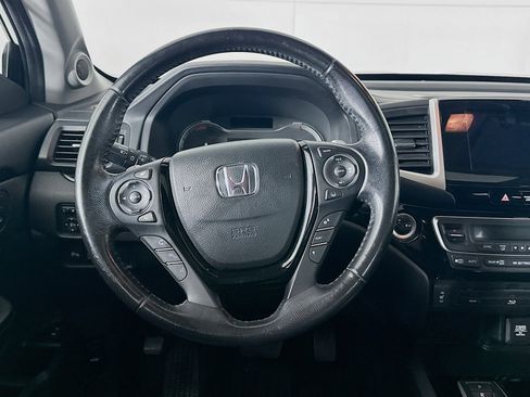 Used 2018 Honda Pilot Touring image 17