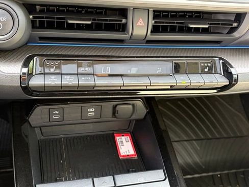 Used 2024 Toyota Prius XLE image 28