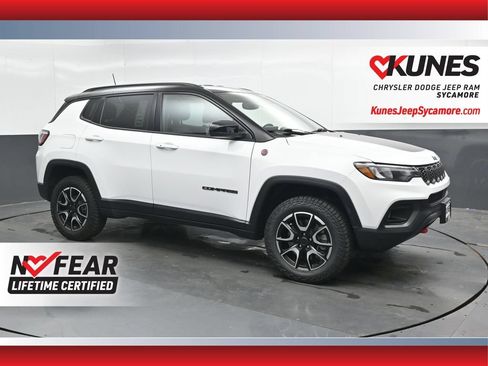 Used 2025 Jeep Compass Trailhawk AWD/4WD image 1