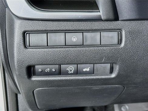 Used 2023 Nissan Rogue SV w/ SV Premium B Package FWD image 10