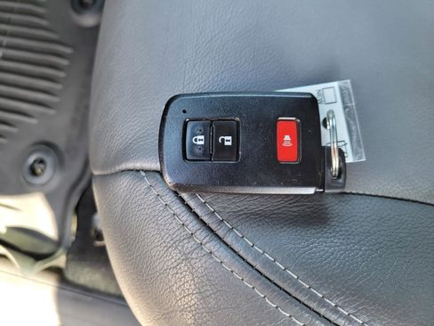 Used 2017 Toyota Tacoma TRD Sport image 28