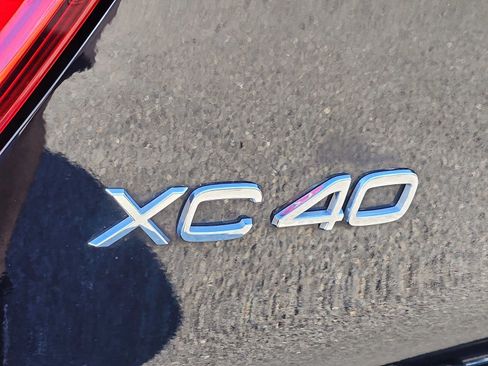 Used 2023 Volvo XC40 B5 Plus w/ Protection Package Premier AWD/4WD image 28