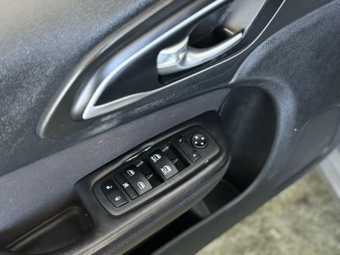 Used 2015 Chrysler 200 Limited image 22