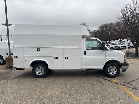 New 2025 Chevrolet Express 3500 w/ Power Convenience Package RWD image 4