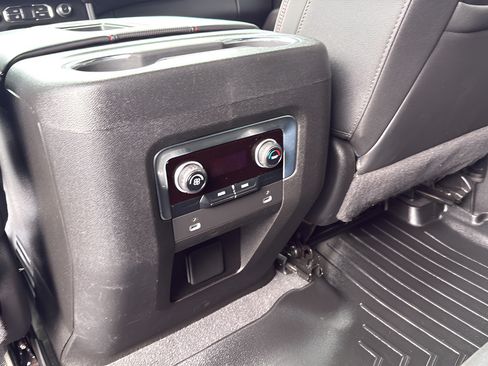 Used 2022 Chevrolet Tahoe RST AWD/4WD image 17