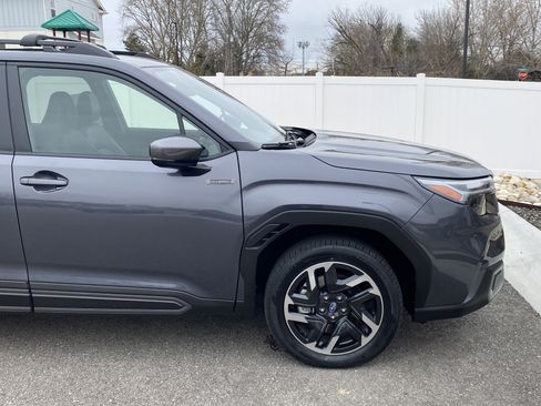 Used 2025 Subaru Forester Limited image 8