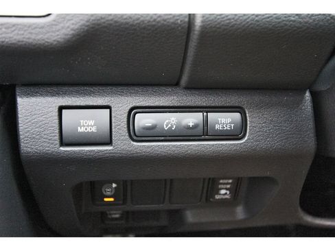 Used 2025 Nissan Frontier SV w/ SV Convenience Package RWD image 25
